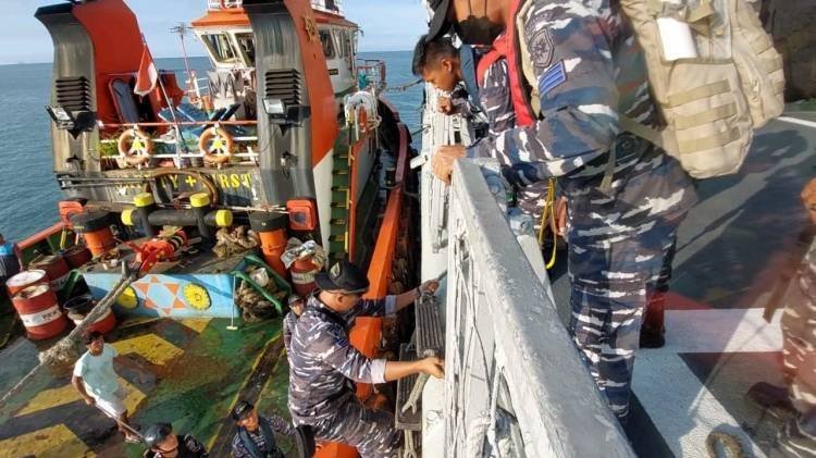 Berlayar Tanpa Dokumen TNI AL Tangkap Kapal Muatan Nikel