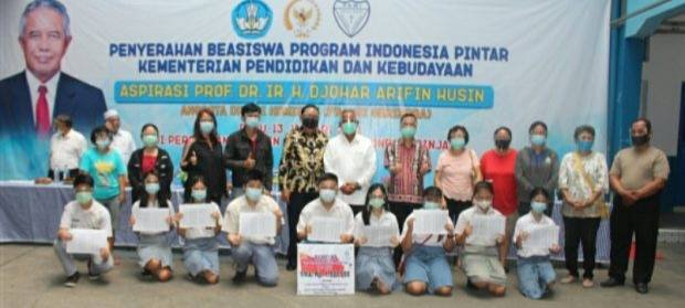 Djohar Arifin Salurkan Beasiswa PIP kepada 226 Siswa Yayasan PKMI Binjai