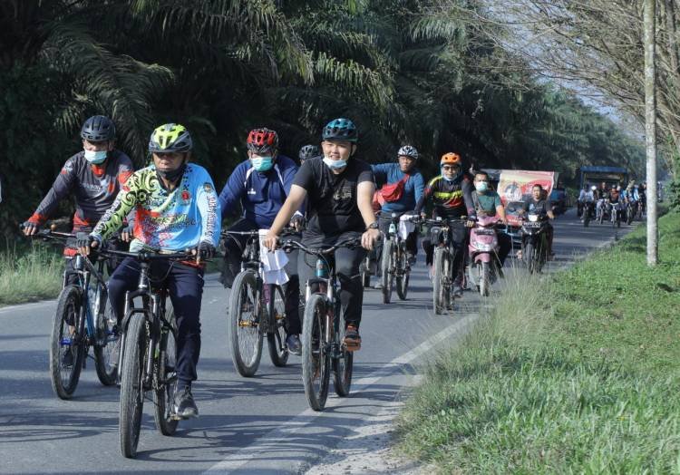 Bupati Asahan dan Komunitas Sepeda Gowes Bersama