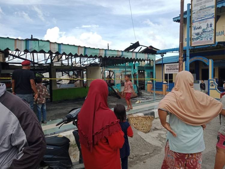 Rumah Makan H Awal di Tanjungbalai Hangus Terbakar