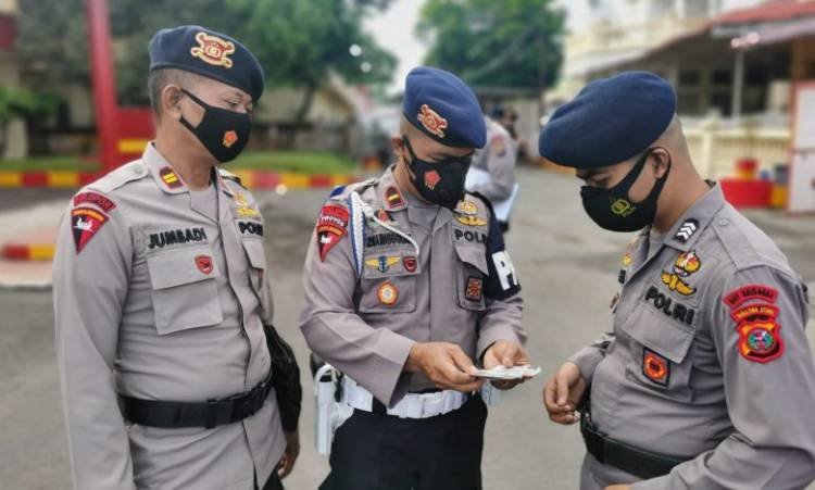 Provos Sat Brimob Polda Sumut Periksa Sikap Tampang dan Administrasi Personel