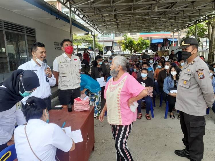 Ratusan Pedagang di Pusat Pasar Sidikalang Ikuti Vaksinasi