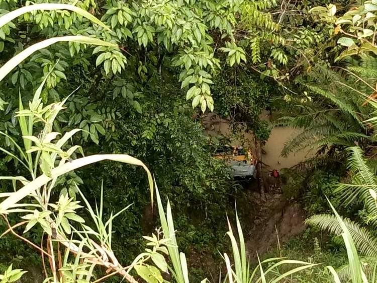 Minibus Terjun Bebas di Kuta Manik Dairi, 2 Orang Tewas