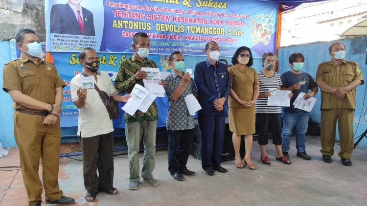 Sosialisasikan Perda Sistem Kesehatan, Antonius Tumanggor Bagikan BPJS Gratis