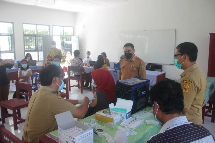 Persiapan PTM Terbatas, Siswa SMAN 2 Sidikalang Divaksin Covid-19