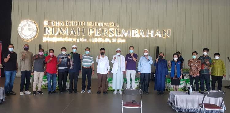 YSKI, PT Wilmar Group dan Peduli Sumut Berbagi Kasih ke Pondok Pesantren dan Masyarakat India 
