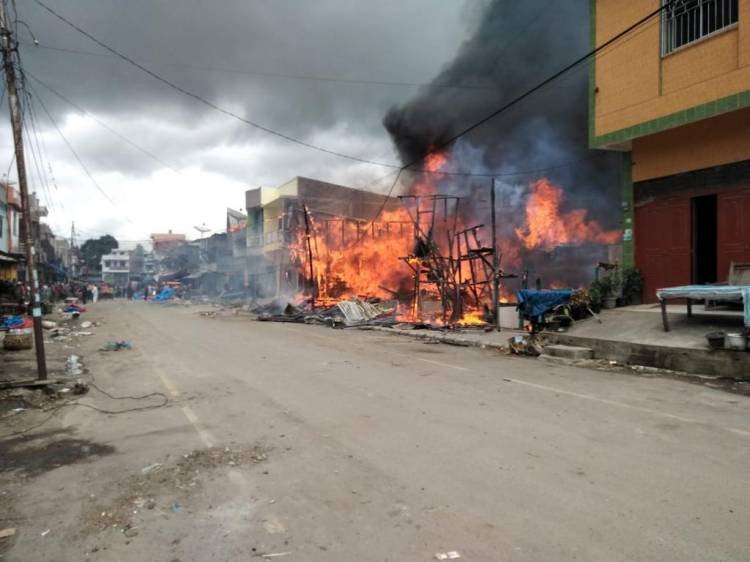 5 Rumah Warga dan 10 Unit Kios di Pasar Siborongborong Ludes Terbakar