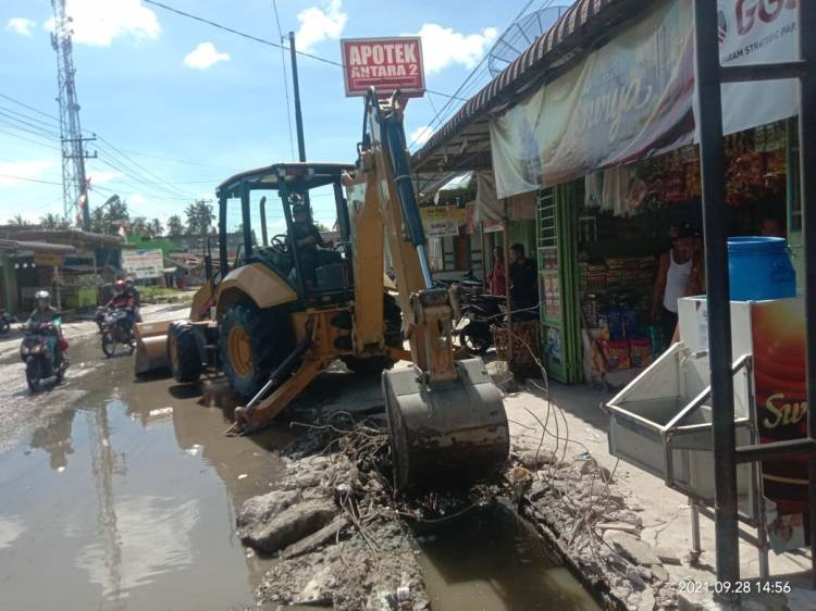 Antisipasi Banjir, Bangunan Warga Binjai Serbangan di Bahu Jalan Dibongkar