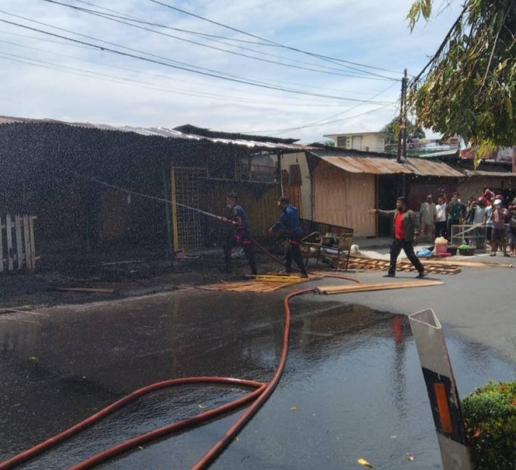8 Kios Ludes Terbakar di Medan Selayang