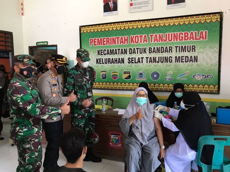Forkopimda Tanjungbalai Tinjau Pelaksanaan Vaksinasi Massal