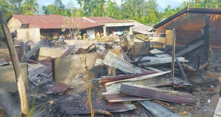 6 Rumah Terbakar di Gunung Sayang Dairi