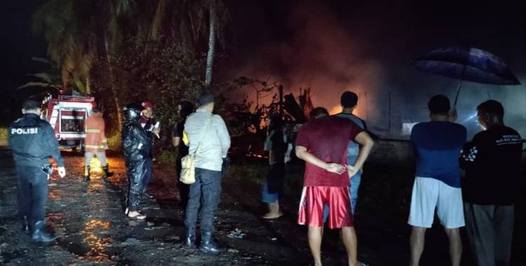 Rumah Terbakar di  Pulojantan Labura, Kerugian Sekira Rp 80 Juta