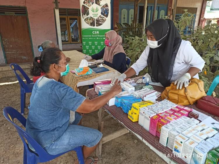 PT Hari Sawit Jaya Gelar Pemeriksaan Kesehatan Gratis dan Serahkan 20 Kambing di Desa Sei Tampang