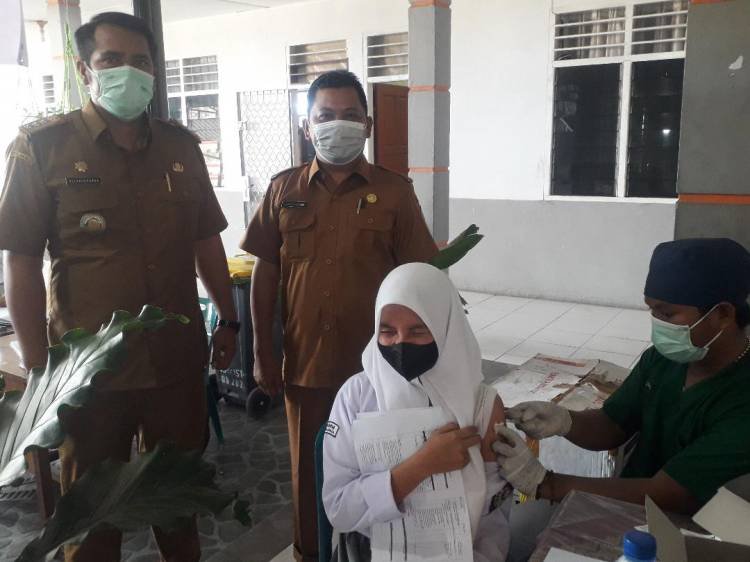 Dukung Program Pemerintah, Siswa SMKN 1 Siantar Divaksin Covid-19