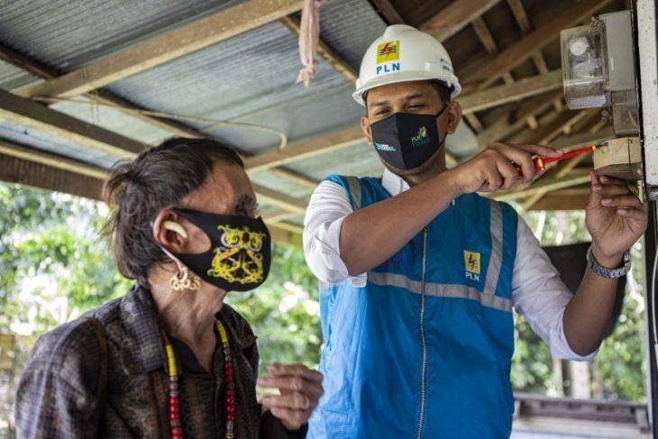 Pada HLN ke 76 PLN UIW Sumut Alirkan Listrik ke 1.103 Kepala Keluarga