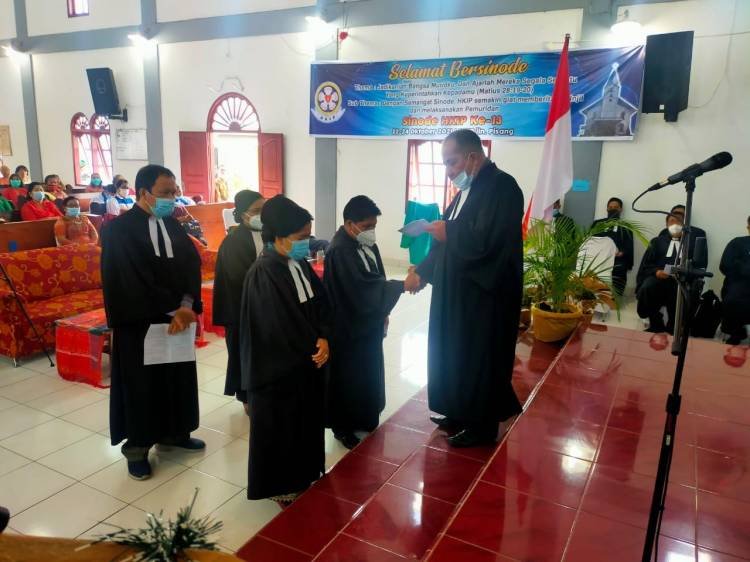 Pdt Lindu Tambunan STh MM dan Pdt Tarida Siregar STh Dilantik Jadi Bishop dan Sekjen HKIP