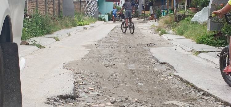 Rusak Karena Proyek Pipa Air Limbah, Jalan Anggarajim Parapat Tidak Diperbaiki