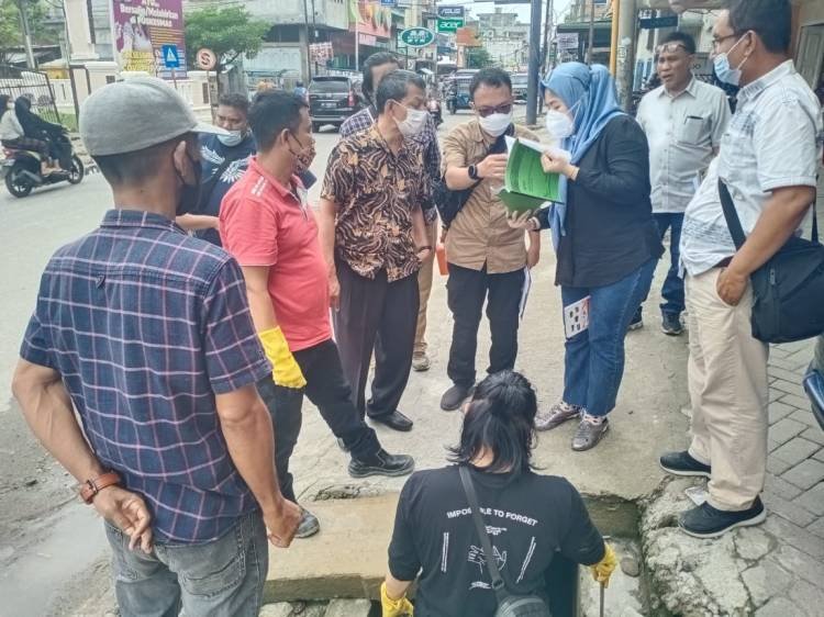 Unit Tipikor Polres Tebingtinggi Periksa Fisik Pengerjaan Rehab Drainase di Jalan Thamrin 