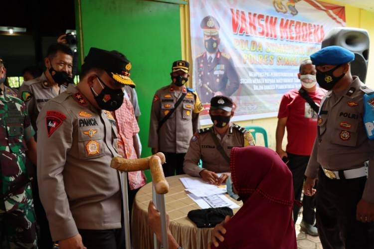 Kapolda Sumut Tinjau Vaksinasi Massal di Bosar Maligas