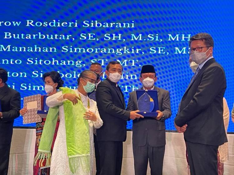 HKBP Anugerahkan Nommensen Award kepada RE Nainggolan