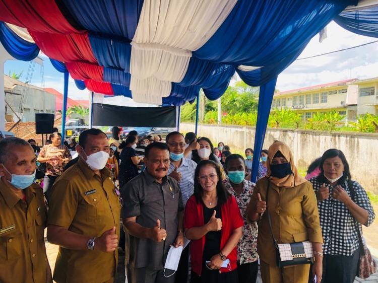 Jalan Menteng VII Gang Bersama Rusak Parah, Warga Mengadu ke Anggota DPRD SU