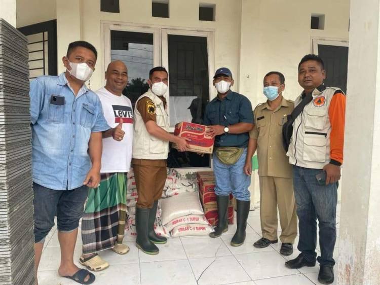 Korban Banjir Bandardurian Terima 150 Karung Beras dari PT Socfindo Aekpamienke