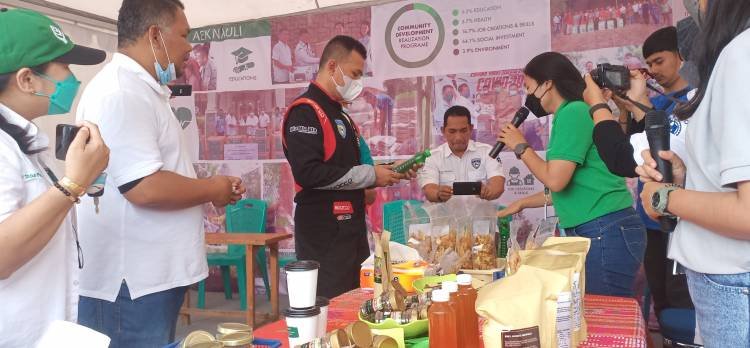 Wagub Sumut Musa Rajekshah Kunjungi Stand Produk UMKM di Aek Nauli