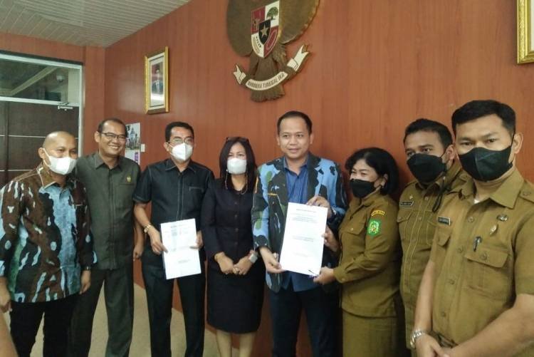 Yayasan Tokoh Barusta Tinokkah Bantu Warga Korban Banjir di Mariahpadang Sergai