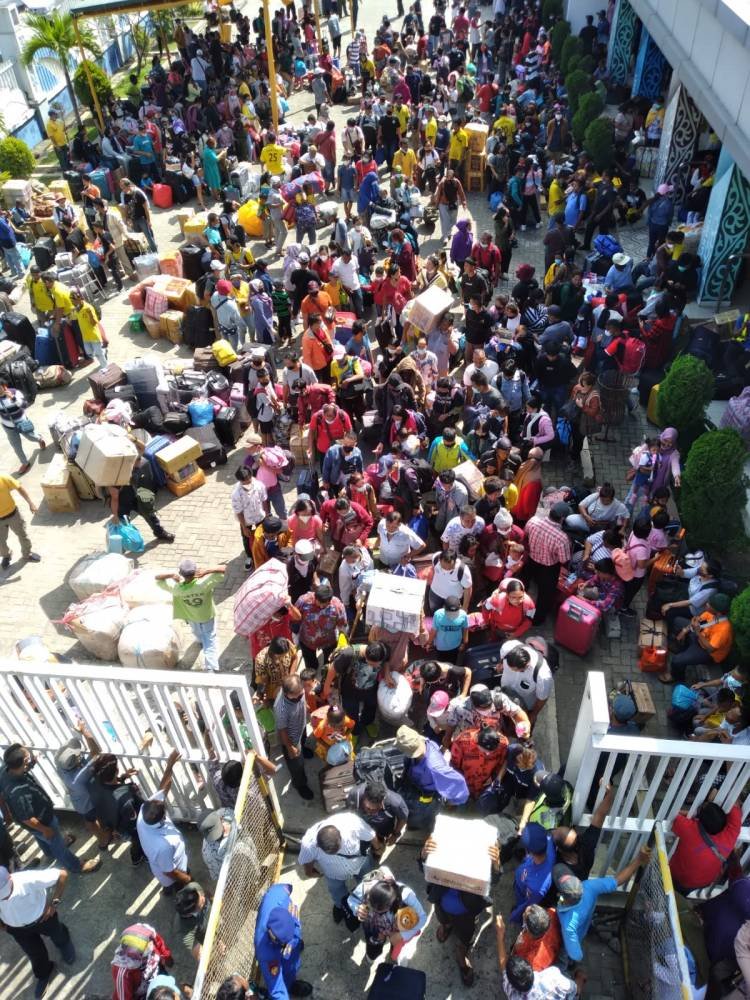 Puncak Mudik Nataru,  Seribuan Pemudik Tiba di Pelabuhan Belawan