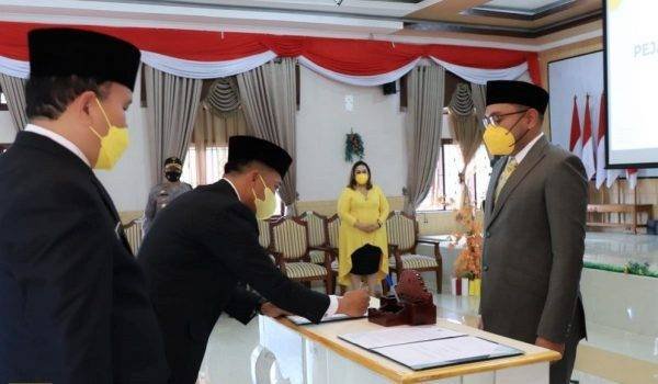 Bupati Pakpak Bharat Lantik Empat Pejabat Tinggi Pratama