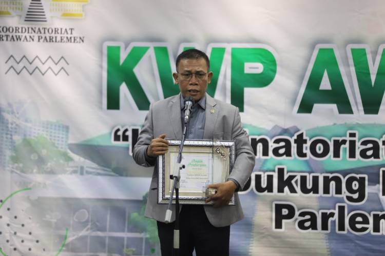 Anggota Komisi XI DPR RI Masinton Pasaribu Mendapat Award Tervokal 2021