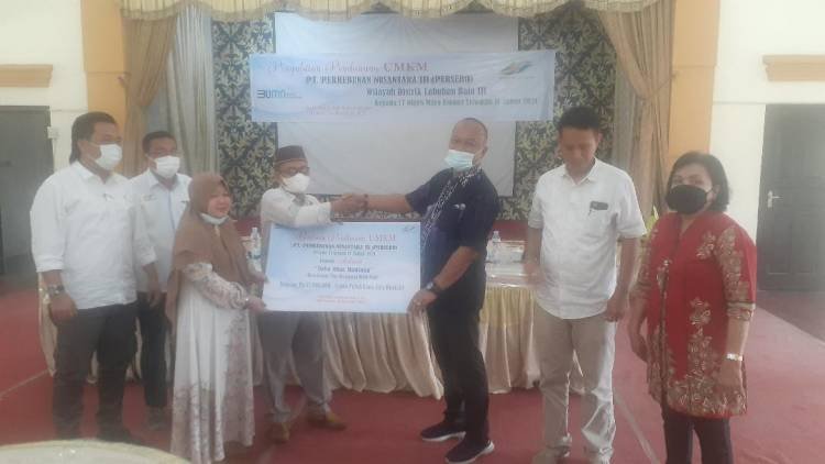 Semester IV Tahun 2021, DLAB III Serahkan Pinjaman Bagi 17 UKM