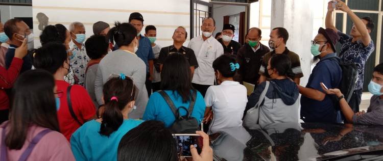 Puluhan Pegawai RS Horas Insani Datangi Kantor DPRD Pematangsiantar