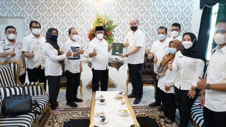 Plt Wali Kota Tanjungbalai Terima Sertifikat Tanah Eks PT Delimas Surya Kanaka