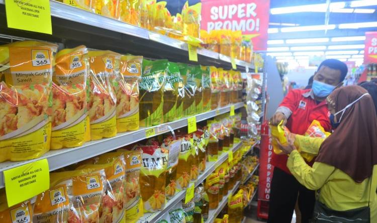 Hindari Panic Buying, Pemerintah Siapkan 1,5 Miliar Liter Minyak Goreng Rp 14.000