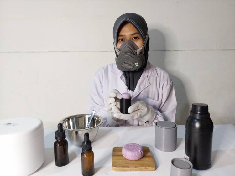 Mahasiswa Asal Sumatera Barat Ciptakan Produk Shampoo Ramah Lingkungan