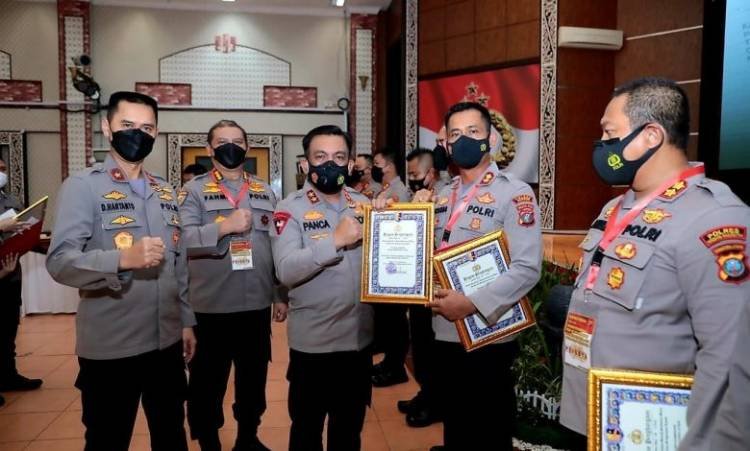 Kapolres Samosir AKBP Josua Tampubolon SH MH, Sekaligus Dapat 2 Penghargaan dari Kapolda Sumut