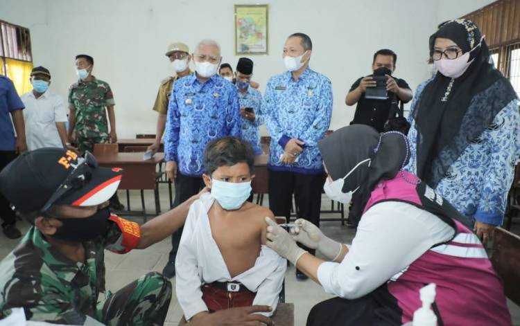 Bupati Asahan Tinjau Vaksinasi Anak di 3 Sekolah