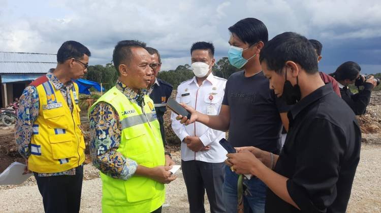 Direktur Preservasi Kemen-PUPR dan Wabup Humbahas Tinjau Pembangunan Jalan di Areal Pusat Penelitian Herbal dan Hortikultura