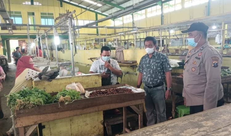 Gelar Ops Yustisi, Polsek Firdaus Imbau Pedagang Pasar Patuhi Prokes