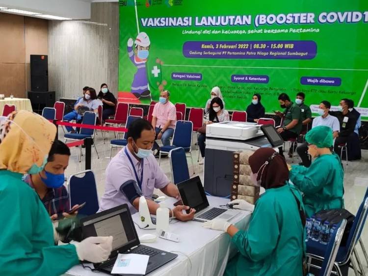 Pekerja dan Mitra Kerja Pertamina Patra Niaga Sumbagut Vaksinasi Booster