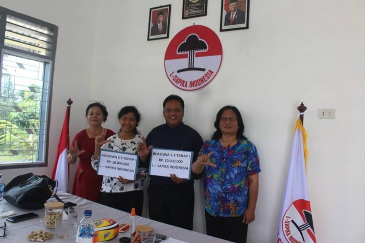 L-Sapika Indonesia Serahkan Beasiswa Kepada Mahasiswa S1, S2 dan S3 di Berbagai PT