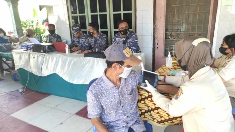 Pangkalan TNI AL TBA Terjunkan Tim Vaksinator di Teluk Nibung