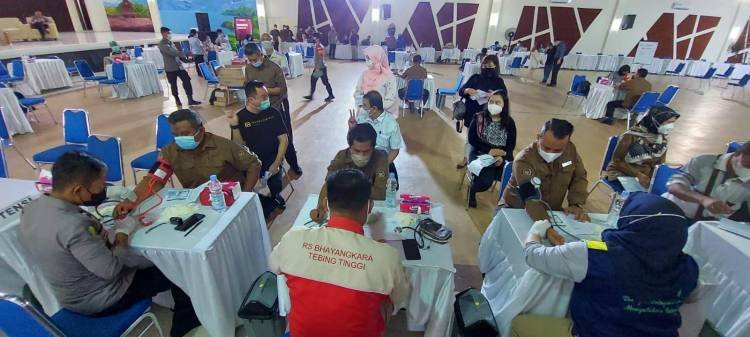 Polda Sumut Gelar Vaksinasi Booster Kerjasama Gojek dan Poltekpar