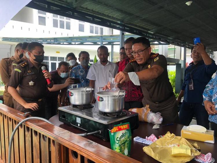 Kejari Labusel Musnahkan Sabu Dan Ekstasi Dari 2 Terdakwa