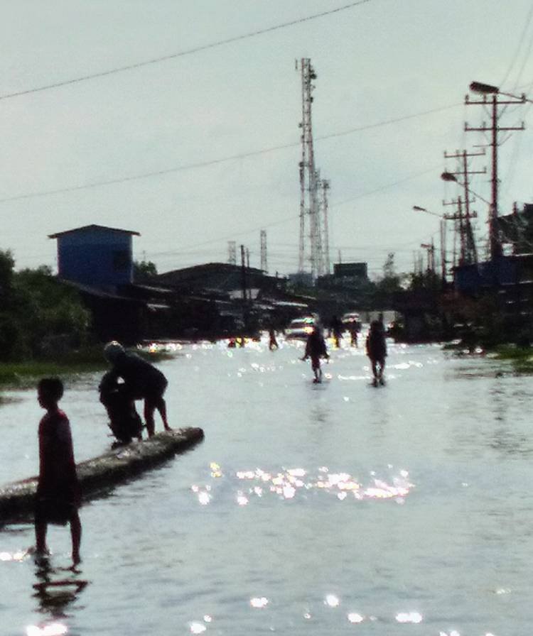 Banjir Rob di Belawan Ganggu Berbagai Kegiatan Warga