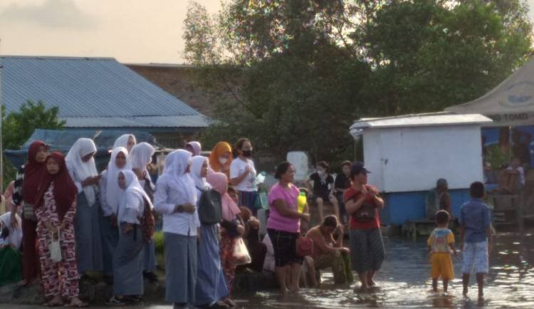 Banjir Rob di Belawan, Puluhan Warga Telantar