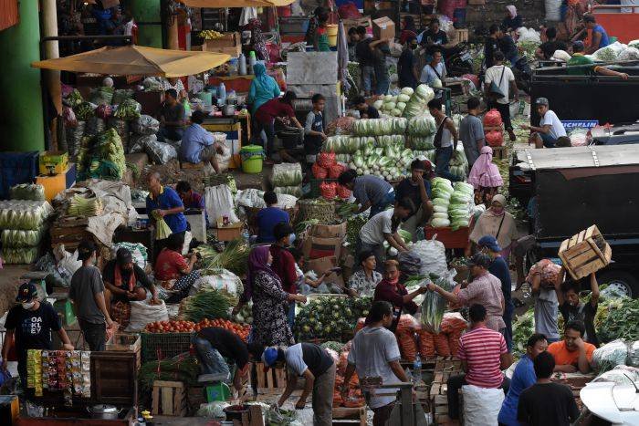 Pasar Tradisional dan Pusat Perbelanjaan Modern di Medan Ramai, Toko-toko Sepi