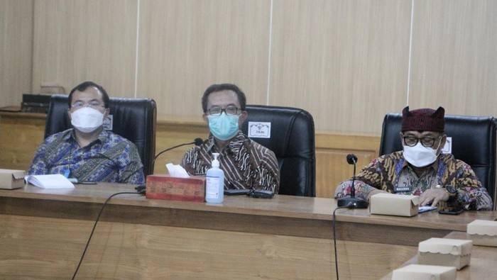 Dirjen Bina Pemdes Bahas Strategi Entaskan Kemiskinan
