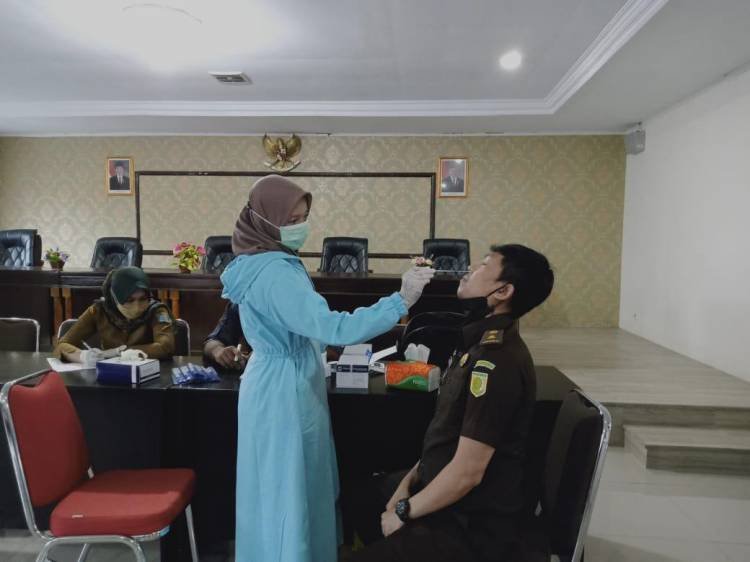 Cegah Penyebaran Varian Omicron, Kejari Binjai Gelar Swab Antigen